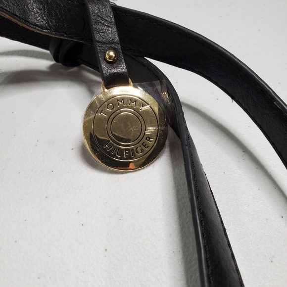 Tommy Hilfiger Lrg Cream & Black Pebbled Imitation Leather Logo Shoulder… - Picture 2 of 10